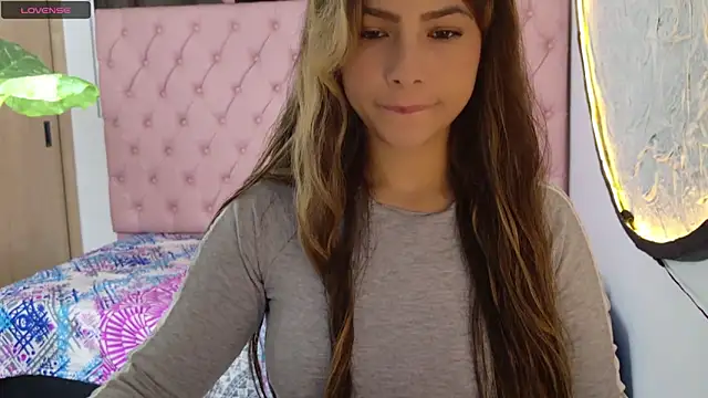 Snapshot of soft_doll_small123 chatting on 12-27-24, 04:36 soft doll small123 online show from 12-27-24, 04:36