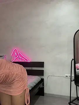 Snapshot of Milf_Tea chatting on 02-16-25, 04:31 Milf Tea online show from 02-16-25, 04:31