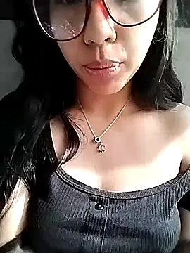 Snapshot of Umaru_uwu chatting on 03-24-26, 03:28 Umaru uwu online show from 03-24-26, 03:28