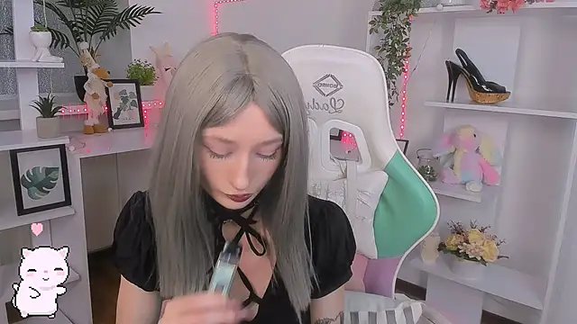 Snapshot of Katia_Kim chatting on 10-27-25, 07:01 Katia Kim online show from 10-27-25, 07:01