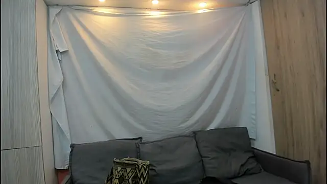 Mhelanny2 online show from 01-16-26, 06:12