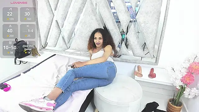 Snapshot of StefanyMiler chatting on 12-17-24, 06:56 StefanyMiler online show from 12-17-24, 06:56