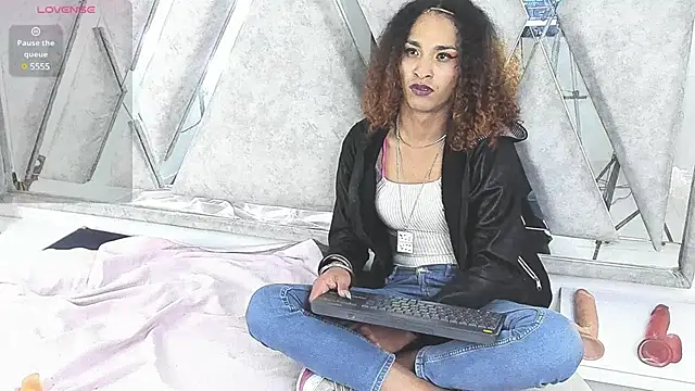 Snapshot of StefanyMiler chatting on 12-17-24, 10:01 StefanyMiler online show from 12-17-24, 10:01
