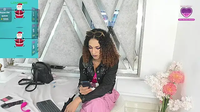 Snapshot of StefanyMiler chatting on 12-19-24, 07:18 StefanyMiler online show from 12-19-24, 07:18