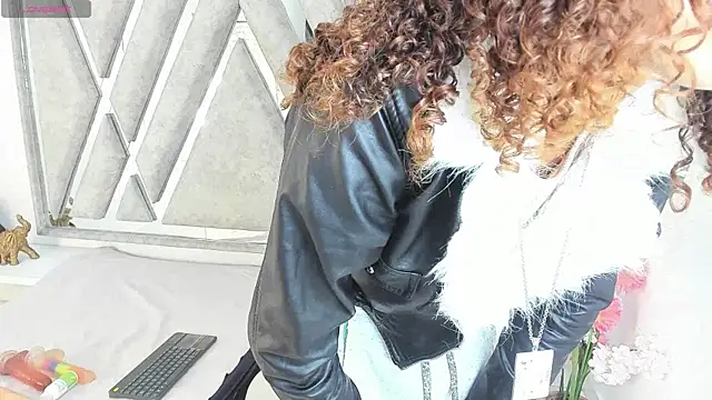 Snapshot of StefanyMiler chatting on 12-20-24, 04:09 StefanyMiler online show from 12-20-24, 04:09