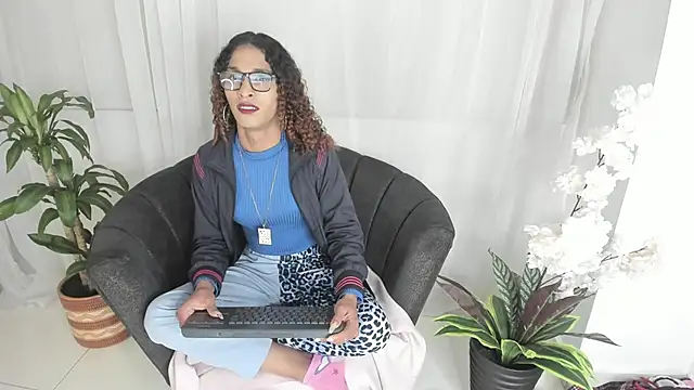 Snapshot of StefanyMiler chatting on 12-29-24, 06:56 StefanyMiler online show from 12-29-24, 06:56