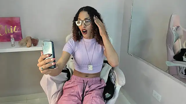 Snapshot of StefanyMiler chatting on 01-10-25, 03:18 StefanyMiler online show from 01-10-25, 03:18