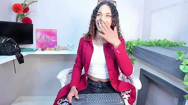 Snapshot of StefanyMiler chatting on 01-18-25, 03:53 StefanyMiler online show from 01-18-25, 03:53