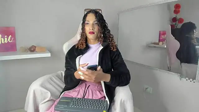 Snapshot of StefanyMiler chatting on 02-01-25, 12:51 StefanyMiler online show from 02-01-25, 12:51