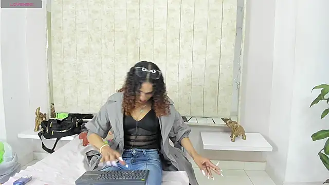 Snapshot of StefanyMiler chatting on 02-12-25, 06:51 StefanyMiler online show from 02-12-25, 06:51