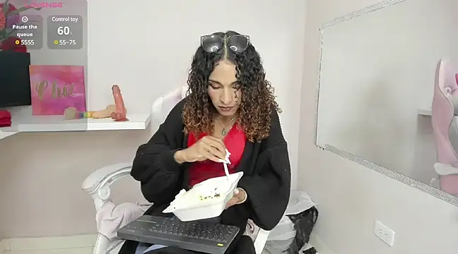 Snapshot of StefanyMiler chatting on 02-15-25, 09:38 StefanyMiler online show from 02-15-25, 09:38