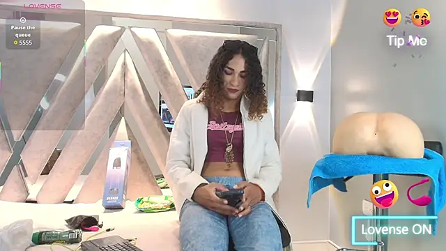 Snapshot of StefanyMiler chatting on 10-18-25, 08:09 StefanyMiler online show from 10-18-25, 08:09