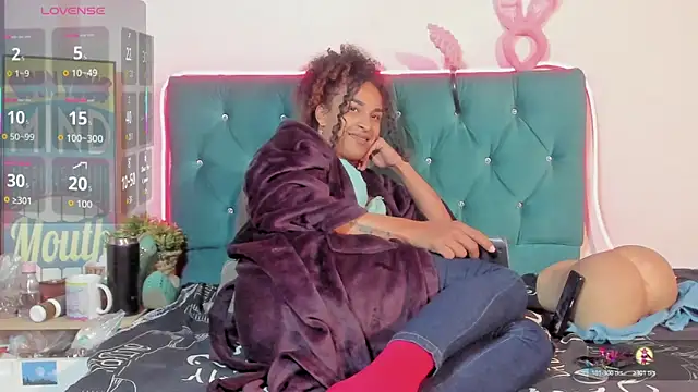 Snapshot of StefanyMiler chatting on 05-04-26, 01:23 StefanyMiler online show from 05-04-26, 01:23