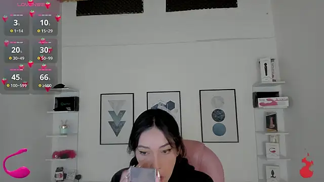 Snapshot of cristal__hot_1 chatting on 01-20-25, 04:10 cristal hot 1 online show from 01-20-25, 04:10