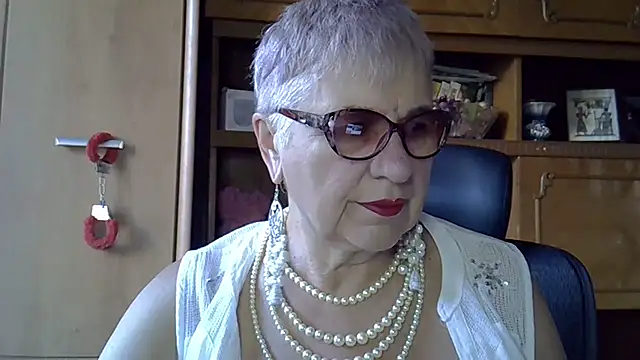 Snapshot of SweetCherry27 chatting on 09-24-25, 04:27 SweetCherry27 online show from 09-24-25, 04:27