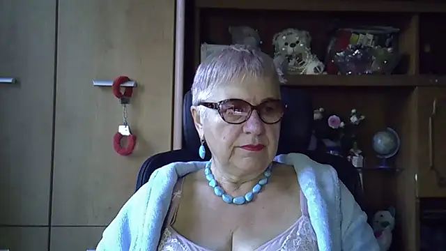 Snapshot of SweetCherry27 chatting on 09-29-25, 04:28 SweetCherry27 online show from 09-29-25, 04:28