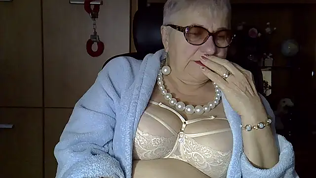 Snapshot of SweetCherry27 chatting on 09-30-25, 04:39 SweetCherry27 online show from 09-30-25, 04:39