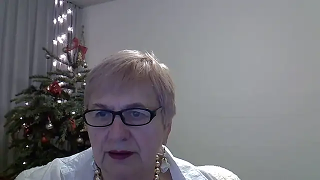 Snapshot of SweetCherry27 chatting on 01-06-26, 06:50 SweetCherry27 online show from 01-06-26, 06:50