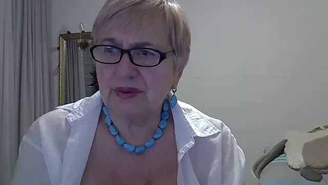 Snapshot of SweetCherry27 chatting on 02-09-26, 05:17 SweetCherry27 online show from 02-09-26, 05:17