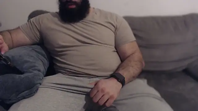 hugemachohandsome online show from 04-07-26, 07:58