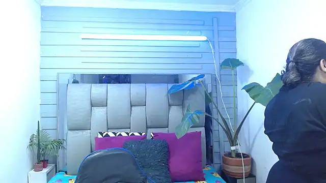 evelin zaens online show from 04-22-26, 04:04