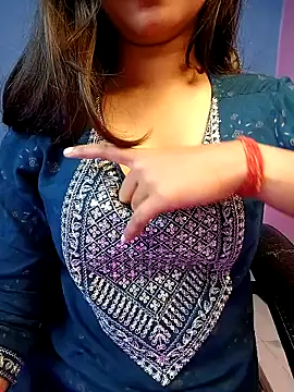 Snapshot of Aditi_1 chatting on 02-11-25, 04:33 Aditi 1 online show from 02-11-25, 04:33