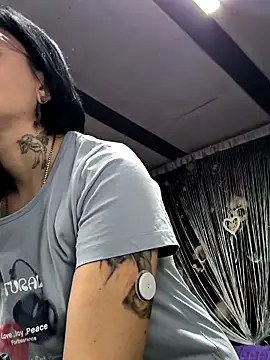 KikiXRed online show from 11-20-25, 08:25