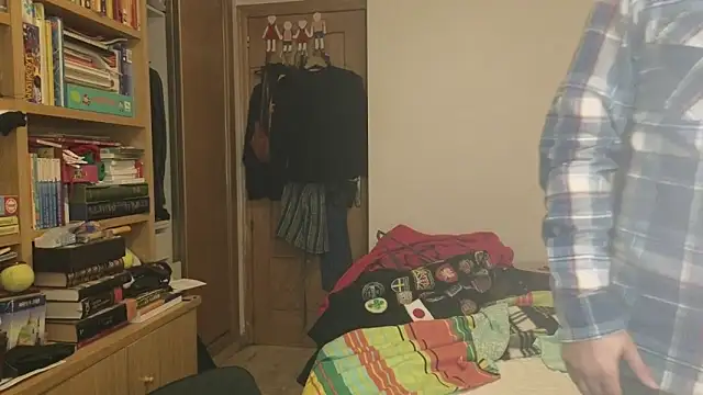 curiosillo83 online show from 12-22-25, 02:36