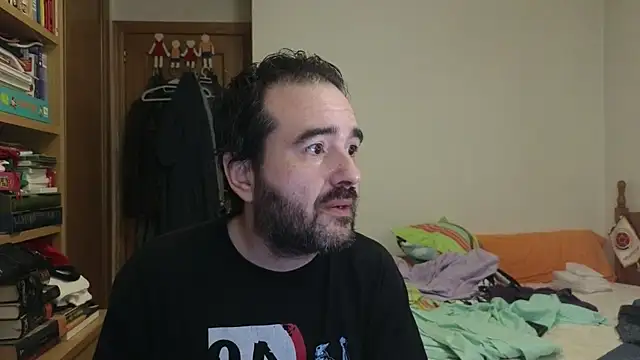 curiosillo83 online show from 07-04-26, 06:47