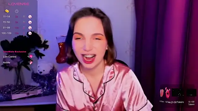 Snapshot of KindHazelHere_ chatting on 12-21-25, 06:15 KindHazelHere online show from 12-21-25, 06:15