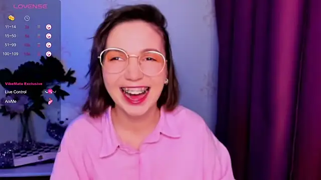 Snapshot of KindHazelHere_ chatting on 12-22-25, 09:12 KindHazelHere online show from 12-22-25, 09:12