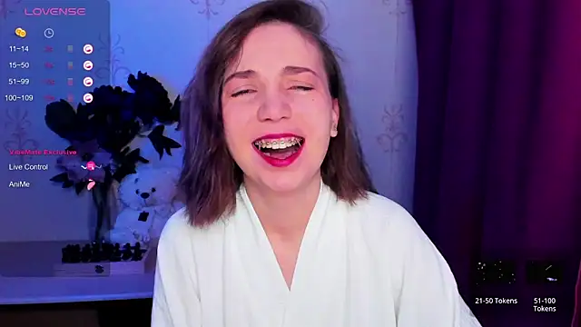 Snapshot of KindHazelHere_ chatting on 02-15-26, 09:33 KindHazelHere online show from 02-15-26, 09:33