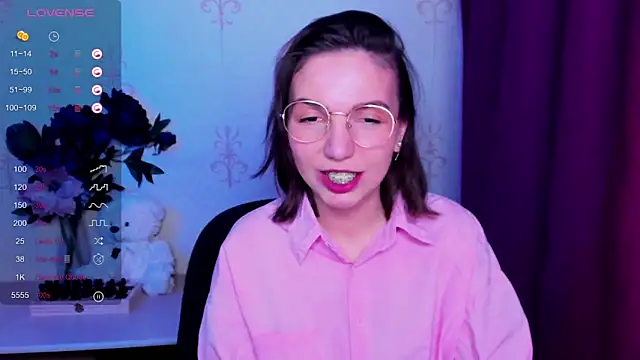 Snapshot of KindHazelHere_ chatting on 03-08-26, 03:32 KindHazelHere online show from 03-08-26, 03:32