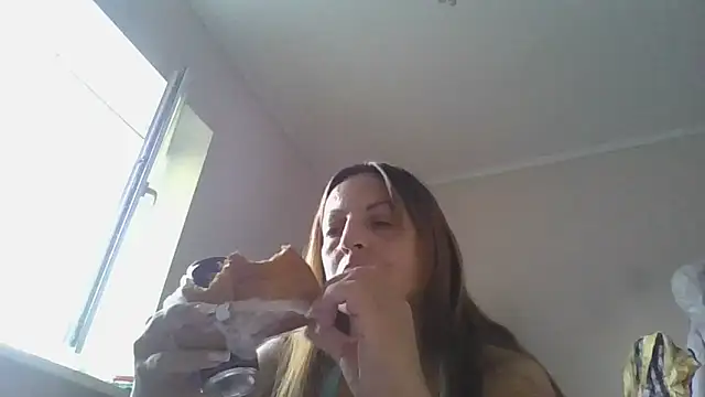 Snapshot of ShawnaAdams chatting on 09-15-25, 03:45 ShawnaAdams online show from 09-15-25, 03:45