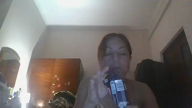 Snapshot of ShawnaAdams chatting on 10-05-25, 08:40 ShawnaAdams online show from 10-05-25, 08:40