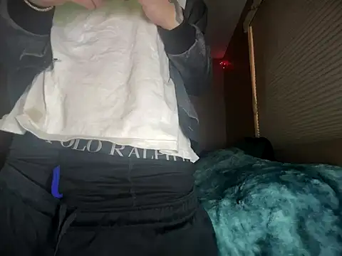 Snapshot of Bwcjoshbanks chatting on 12-15-25, 04:17 Bwcjoshbanks online show from 12-15-25, 04:17