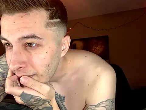 Snapshot of Bwcjoshbanks chatting on 12-20-25, 10:50 Bwcjoshbanks online show from 12-20-25, 10:50