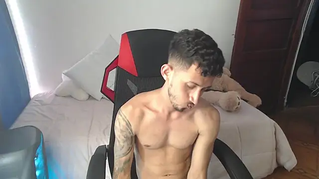 Snapshot of stevenSEX123 chatting on 12-18-24, 10:24 stevenSEX123 online show from 12-18-24, 10:24