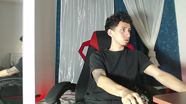 Snapshot of stevenSEX123 chatting on 11-11-25, 05:07 stevenSEX123 online show from 11-11-25, 05:07