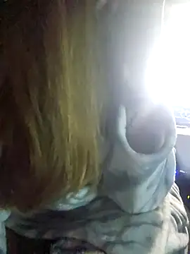 Snapshot of Crazylilredhead69 chatting on 02-15-25, 12:11 Crazylilredhead69 online show from 02-15-25, 12:11