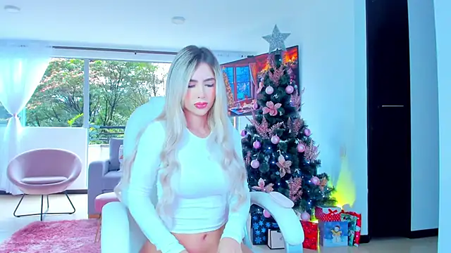 Snapshot of Sophi_Jonnes chatting on 12-16-24, 01:11 Sophi Jonnes online show from 12-16-24, 01:11