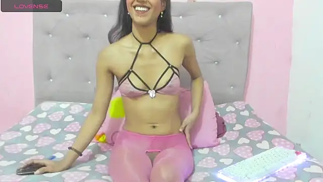 Snapshot of Ania-Ross chatting on 03-04-25, 10:49 Ania-Ross online show from 03-04-25, 10:49