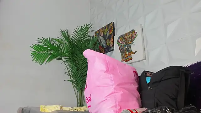 Snapshot of Hellen_Sky chatting on 06-11-26, 07:12 Hellen Sky online show from 06-11-26, 07:12