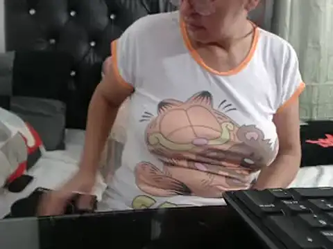 Snapshot of jellyfishhot chatting on 02-16-25, 04:42 jellyfishhot online show from 02-16-25, 04:42