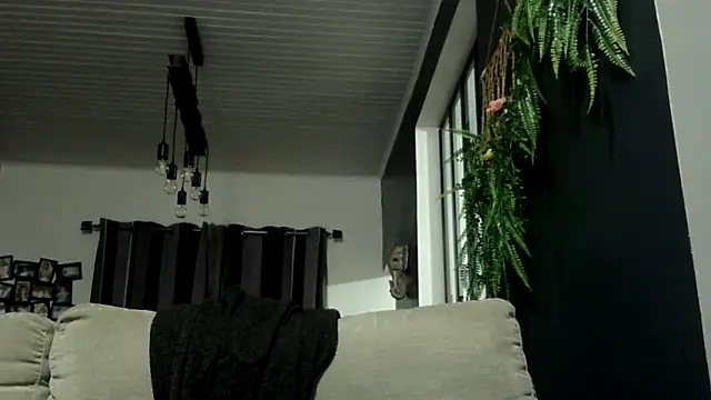 Snapshot of feline27 chatting on 11-16-25, 08:14 feline27 online show from 11-16-25, 08:14