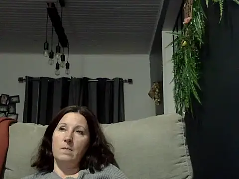 Snapshot of feline27 chatting on 11-28-25, 10:12 feline27 online show from 11-28-25, 10:12