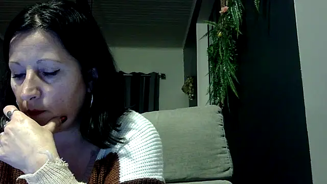 Snapshot of feline27 chatting on 01-06-26, 05:49 feline27 online show from 01-06-26, 05:49