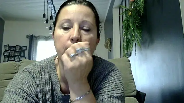 Snapshot of feline27 chatting on 01-17-26, 02:00 feline27 online show from 01-17-26, 02:00