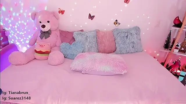 Snapshot of Zara_uwu_ chatting on 02-17-25, 02:59 Zara uwu online show from 02-17-25, 02:59