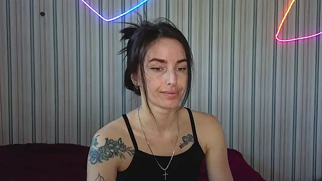 Snapshot of xx_adrihanna_xx chatting on 06-25-26, 05:23 xx adrihanna xx online show from 06-25-26, 05:23